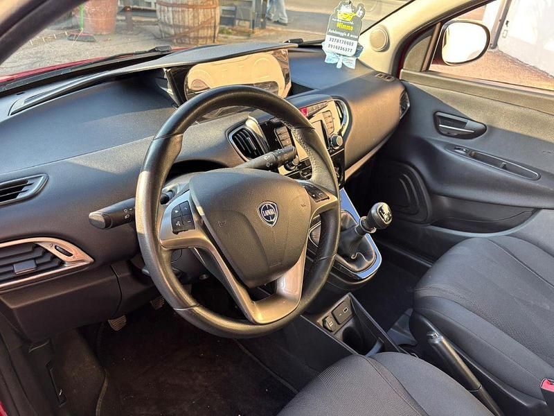 Usata Lancia Ypsilon Silver 69 CV (50 kW) 2019 Rosso Utilitaria