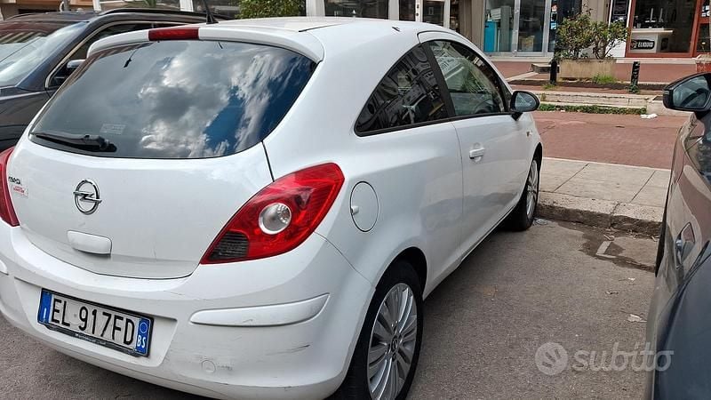Usata Opel Corsa 2012 Bianco Utilitaria