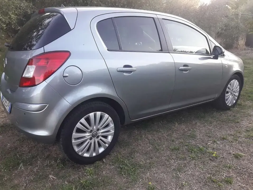 Usata Opel Corsa Edition 86 CV (63 kW) 2014 Utilitaria