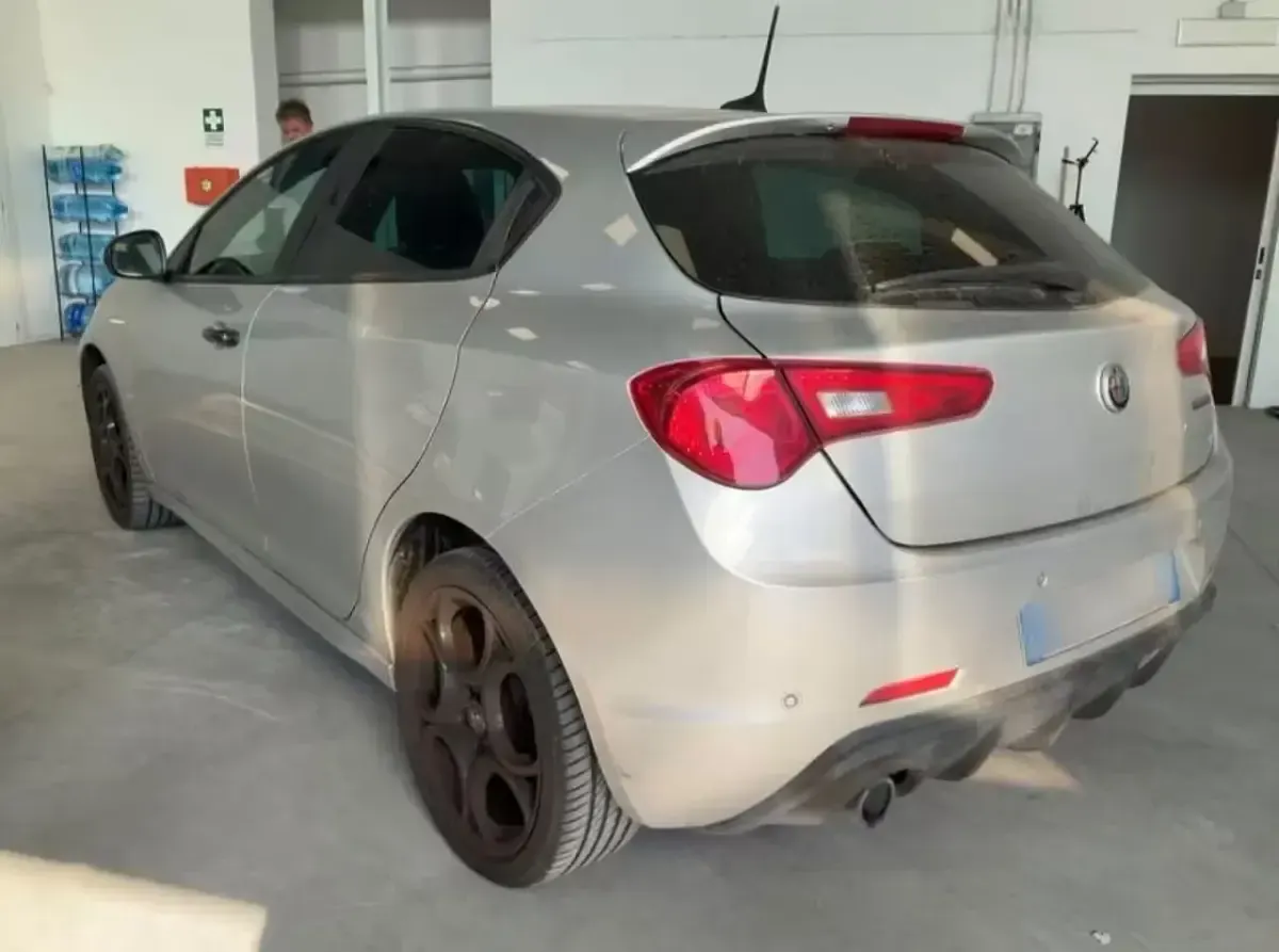 Usata Alfa Romeo Giulietta Tech Edition 120 CV (88 kW) 2020 Argento Utilitaria