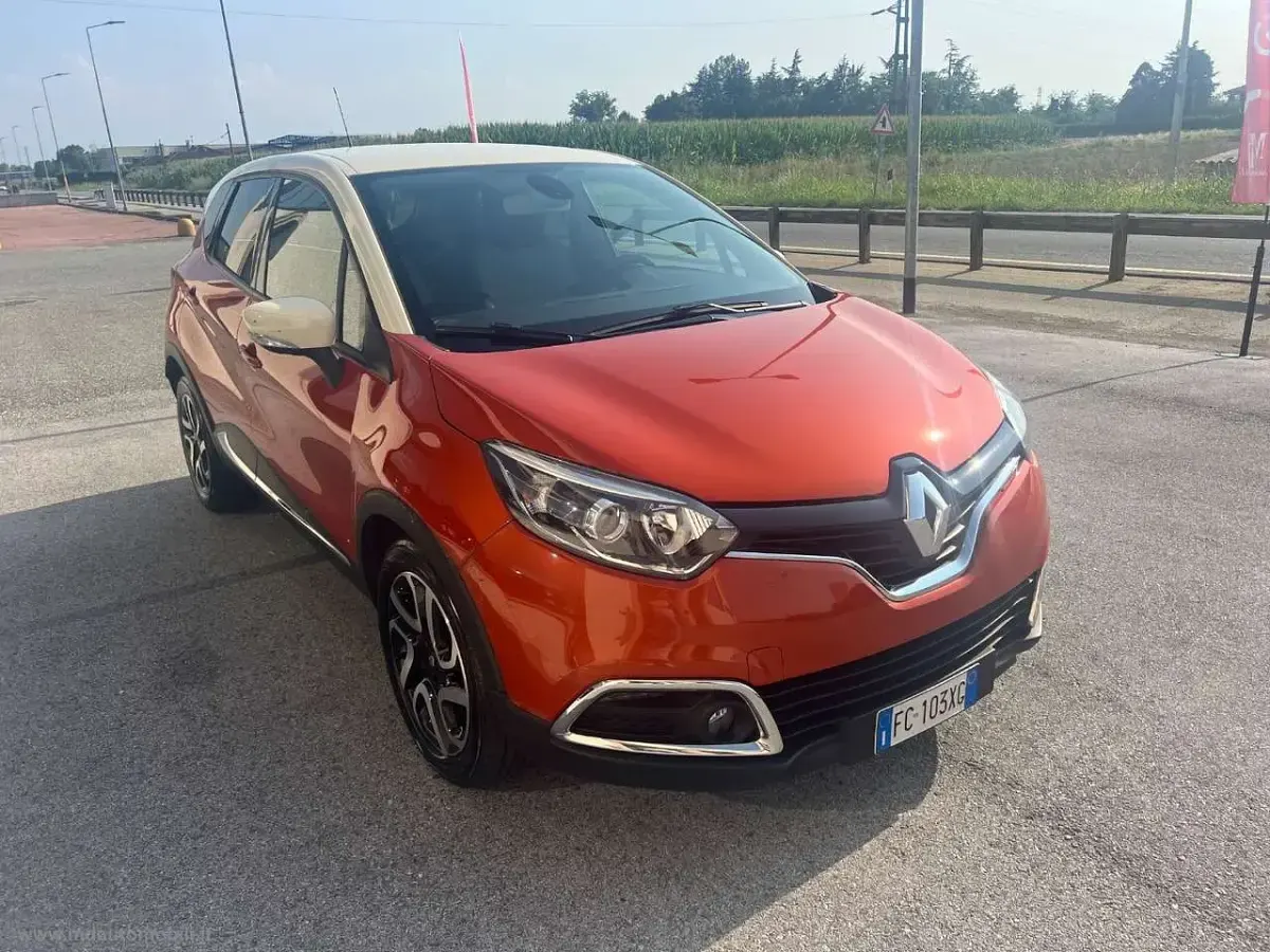 Usata Renault Captur Intens 120 CV (88 kW) 2016 Arancione SUV