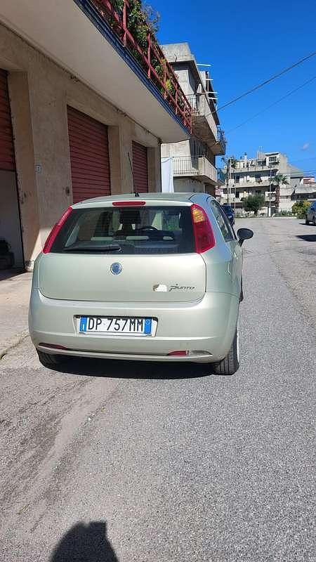 Usata Fiat Grande Punto Active 75 CV (55 kW) 2007 Oro Utilitaria