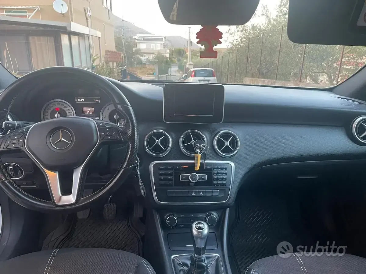 Usata Mercedes A180 109 CV (80 kW) 2015 Bianco Utilitaria