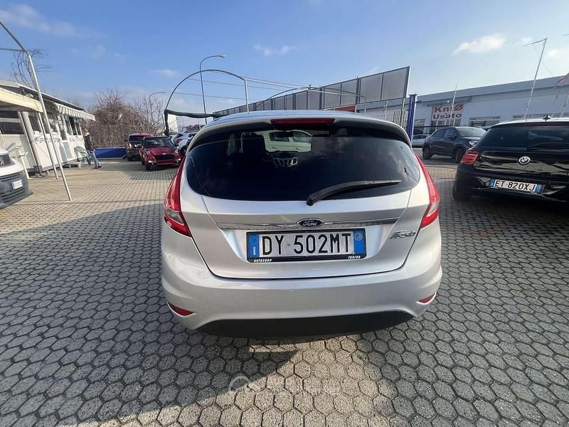 Usata Ford Fiesta 95 CV (69 kW) 2010 Grigio Utilitaria
