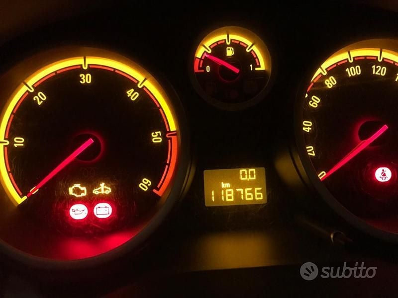 Usata Opel Corsa 75 CV (55 kW) 2006 Rosso Berlina