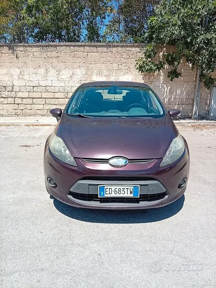 Usata Ford Fiesta 68 CV (50 kW) 2010 Viola Berlina