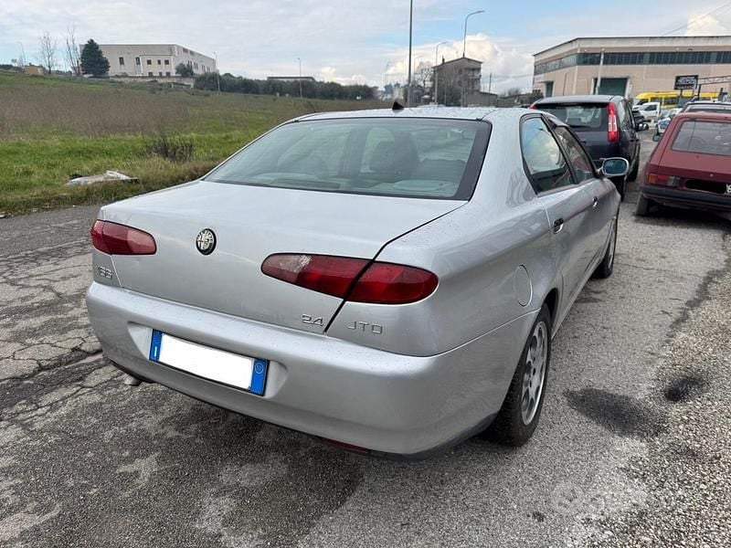 Usata Alfa Romeo 166 Distinctive 150 CV (110 kW) 2002 Argento Berlina