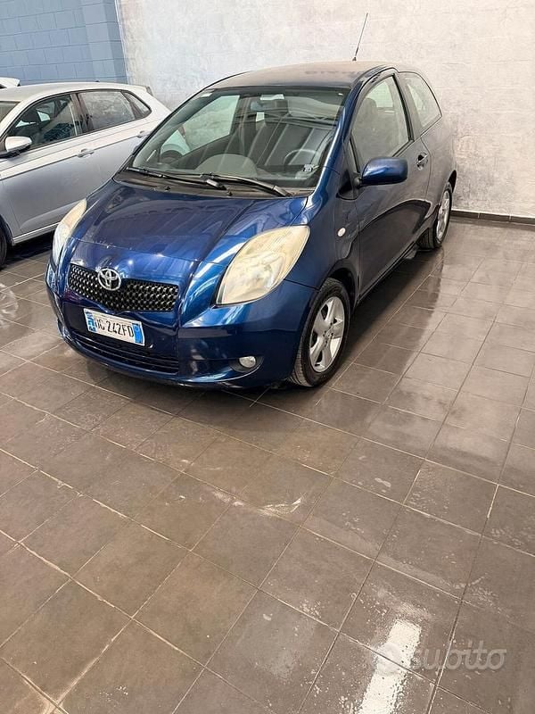 Usata Toyota Yaris 69 CV (50 kW) 2007 Blu Utilitaria