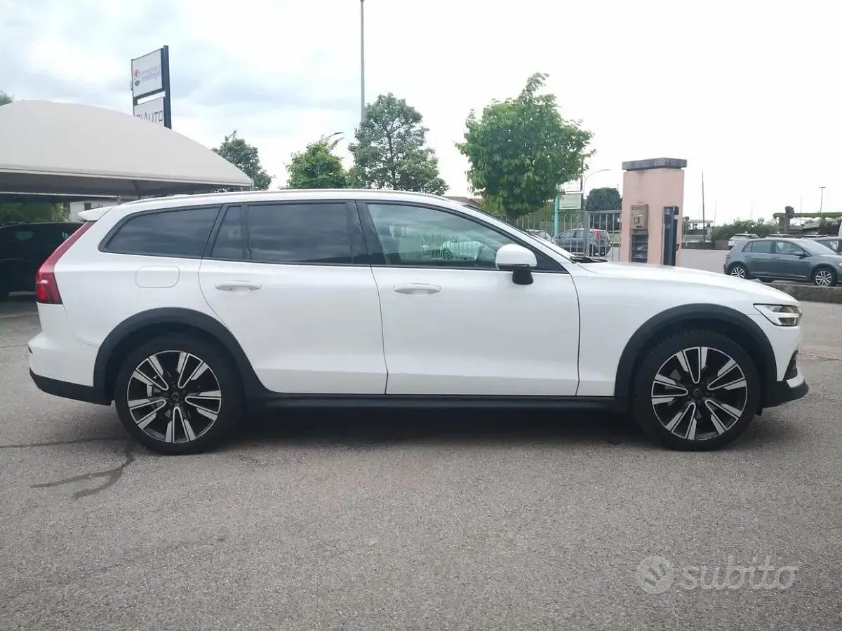 Usata Volvo V60 CC 190 CV (139 kW) 2021 Bianco Station wagon