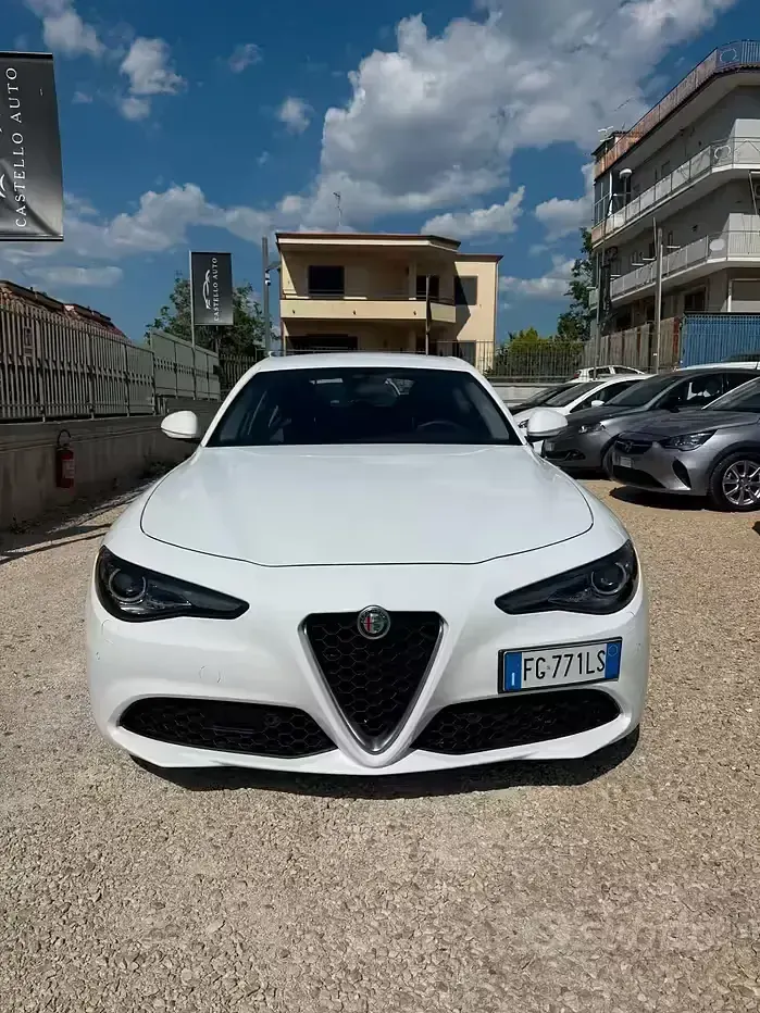 Usata Alfa Romeo Giulia Super 150 CV (110 kW) 2017 Bianco Berlina