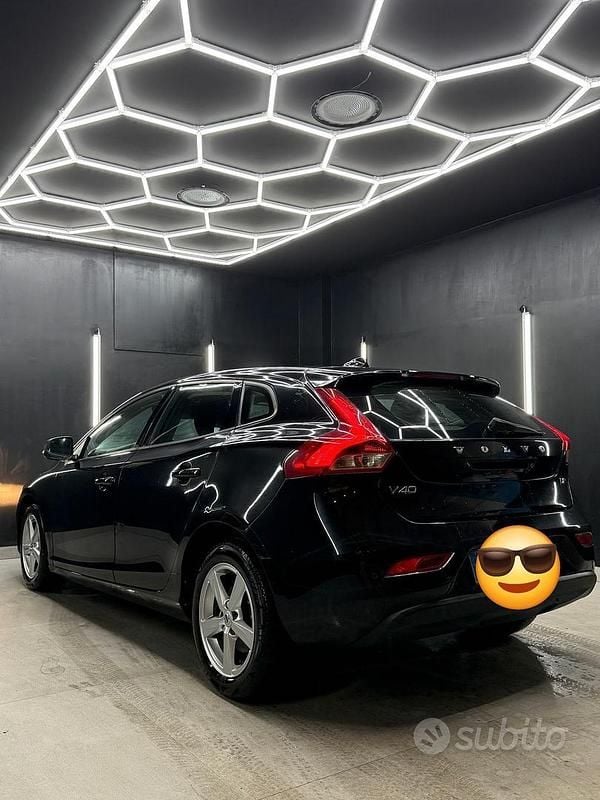 Usata Volvo V40 R-Design 190 CV (139 kW) 2019 Nero Berlina