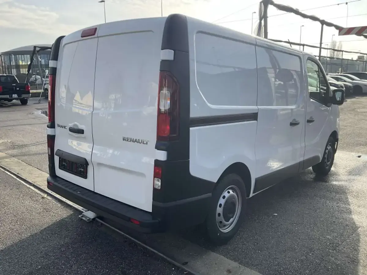 Usata Renault Trafic 110 CV (80 kW) 2024 Bianco Monovolume