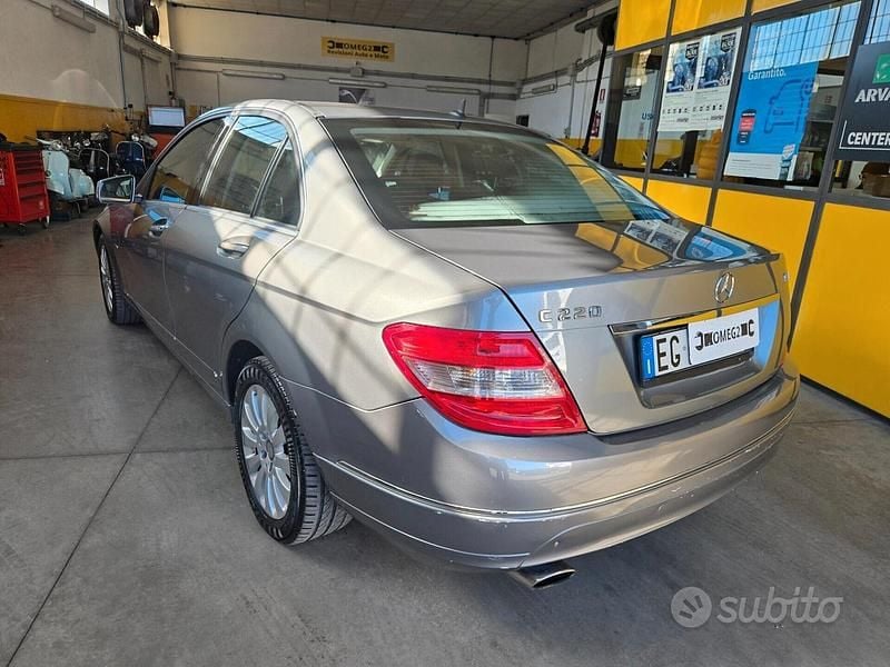 Usata Mercedes C220 170 CV (125 kW) 2011 Grigio Berlina