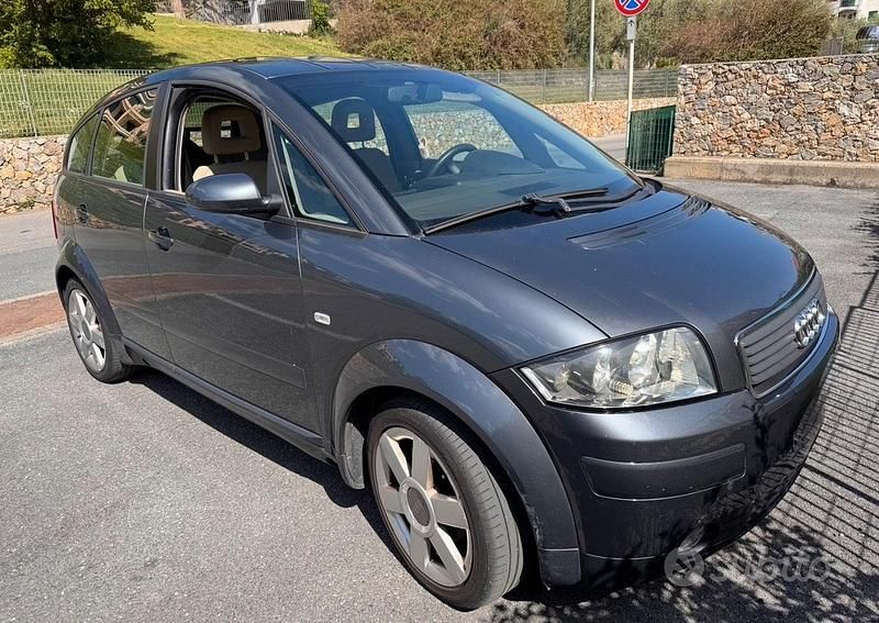 Usata Audi A2 75 CV (55 kW) 2004 Grigio Utilitaria
