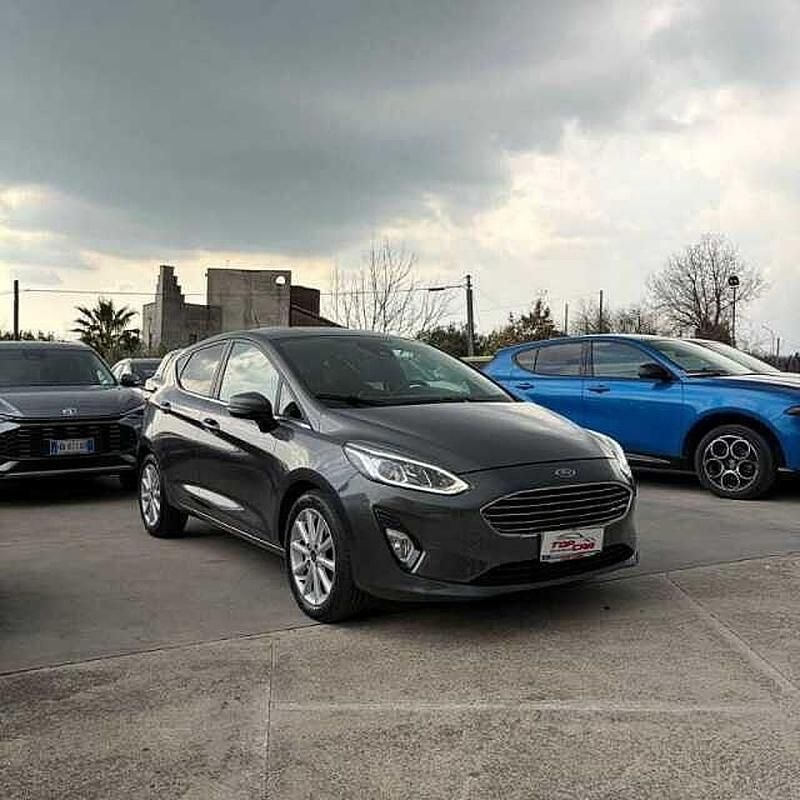 Usata Ford Fiesta Titanium 86 CV (63 kW) 2018 Grigio Utilitaria