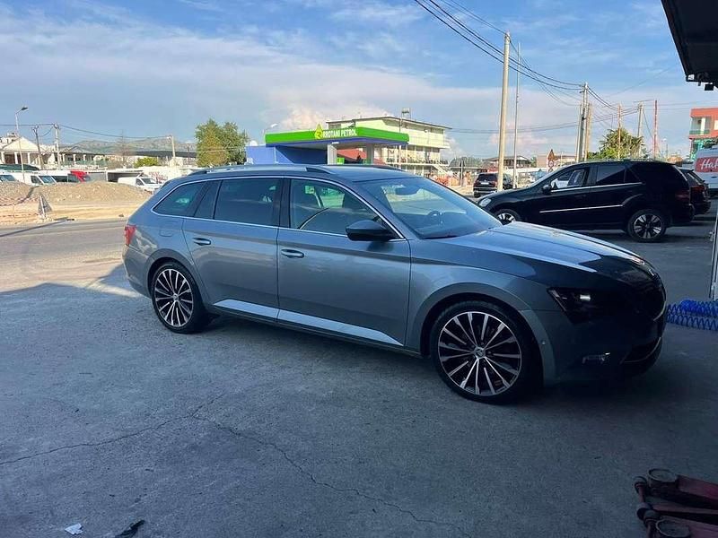 Usata Skoda Superb LAURIN & KLEMENT 190 CV (139 kW) 2017 Station wagon