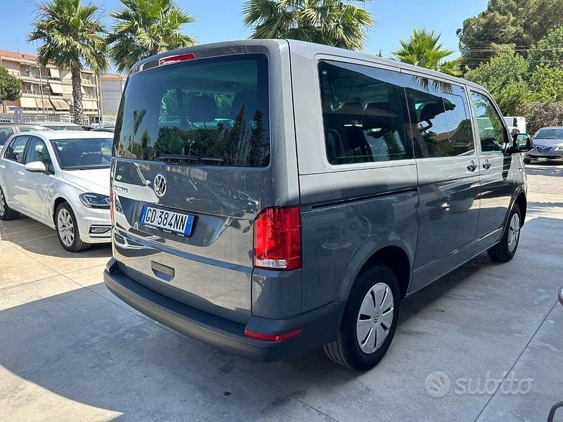 Usata VW Caravelle 110 CV (80 kW) 2021 Grigio metallizzato Monovolume