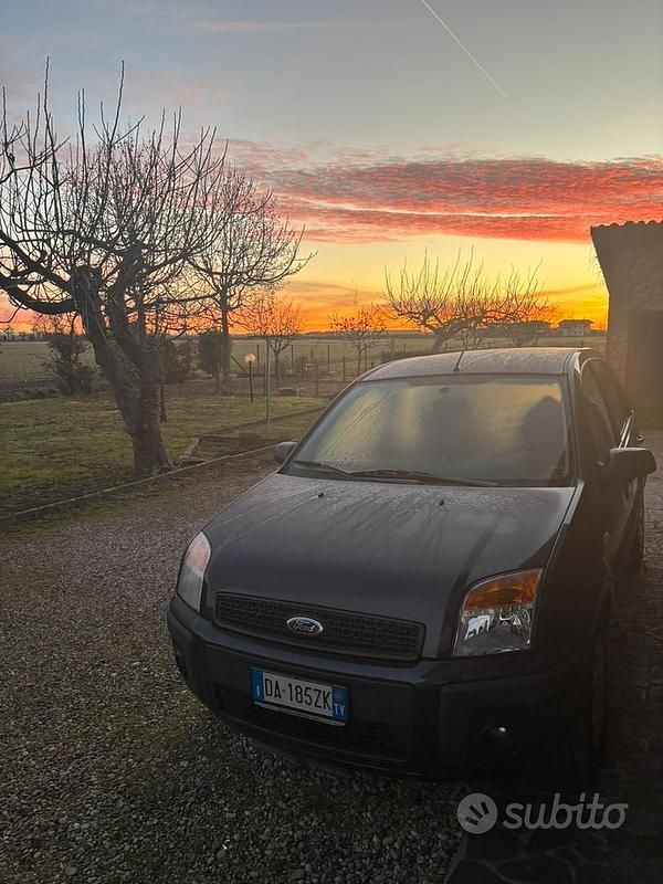 Usata Ford Fusion 80 CV (58 kW) 2006 Blu Utilitaria