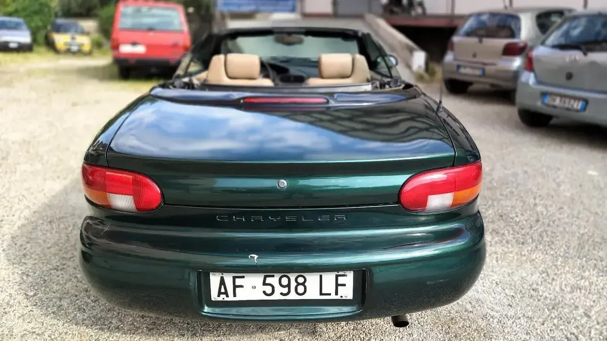 Usata Chrysler Stratus 133 CV (97 kW) 1996 Verde Cabrio