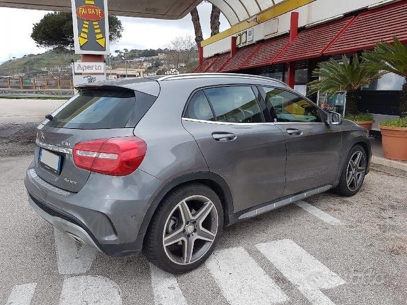Usata Mercedes GLA200 Premium Plus 136 CV (100 kW) 2015 Grigio SUV