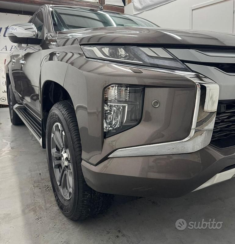 Usata Mitsubishi L200 Select 149 CV (109 kW) 2021 Grigio Pick-up