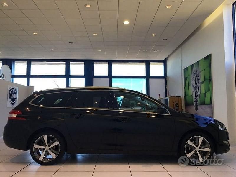 Usata Peugeot 308 Business-Line 120 CV (88 kW) 2017 Other Station wagon