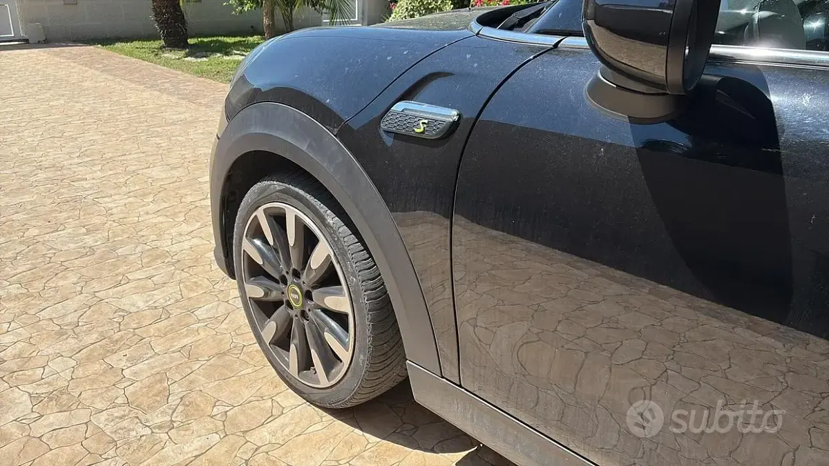 Usata Mini Cooper SE 75 kW (102 CV) 2022 Nero Utilitaria