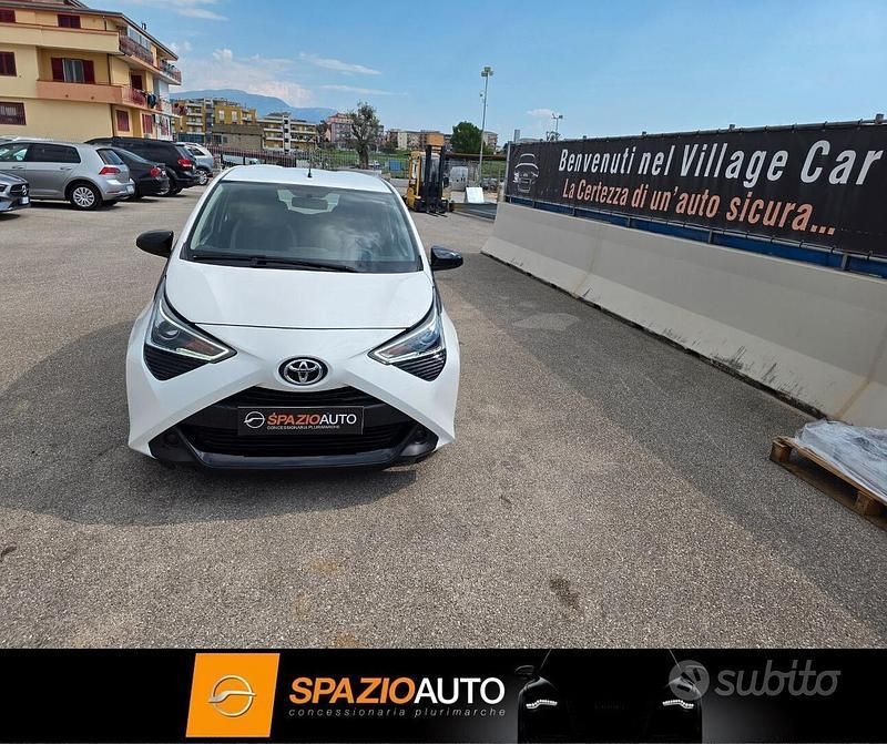 Bianco Usata 2021 Toyota Aygo Connect Style Due volumi | 10.900 € (Buon prezzo) - Immagine 1/4