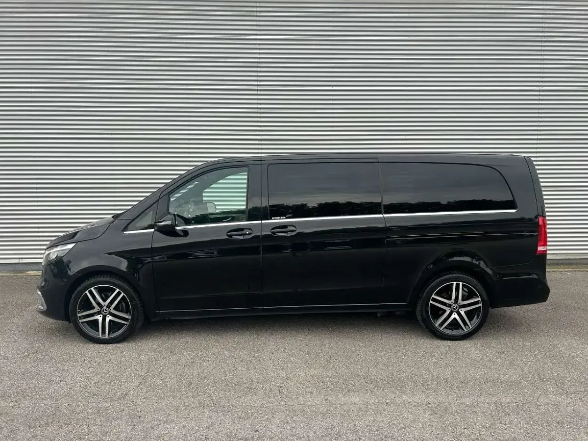 Usata Mercedes V250 190 CV (139 kW) 2023 Nero ossidiana Monovolume