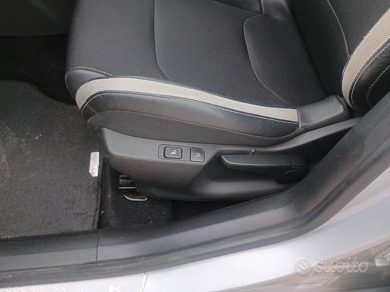 Usata Renault Scénic III 110 CV (80 kW) 2012 Grigio Monovolume
