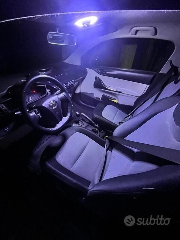 Usata Toyota iQ 68 CV (50 kW) 2013 Grigio Utilitaria