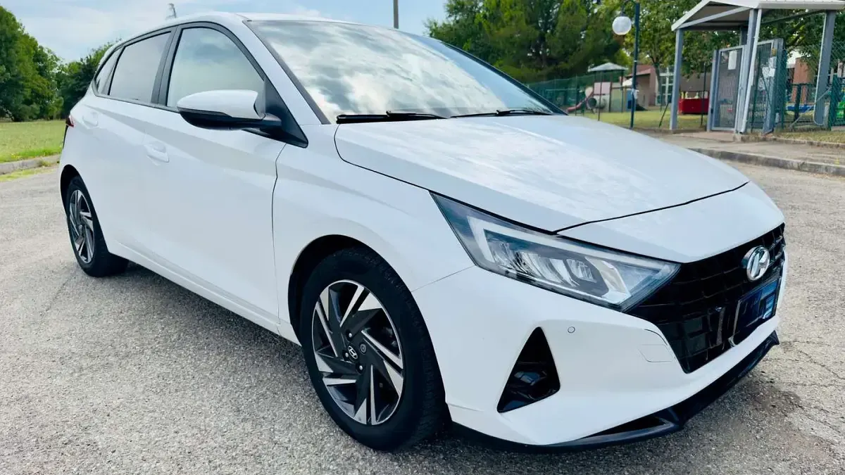 Usata Hyundai i20 84 CV (61 kW) 2022 Bianco Utilitaria