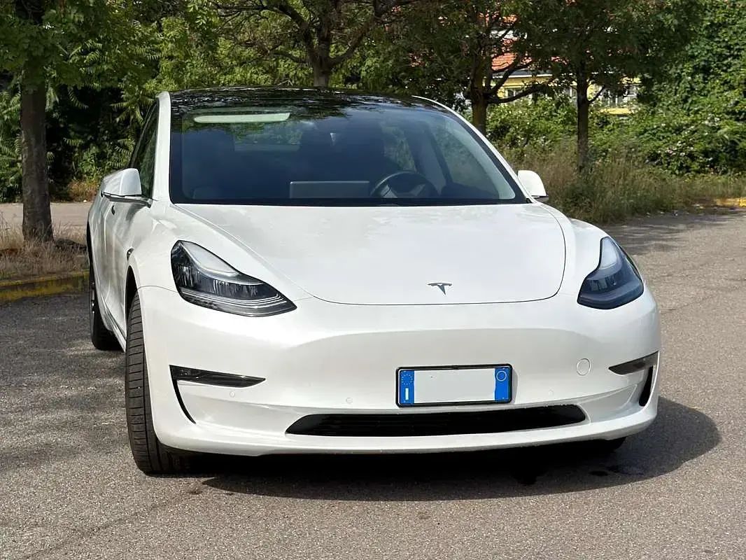 Usata Tesla Model 3 Long Range AWD 152 kW (208 CV) 2020 Bianco Berlina