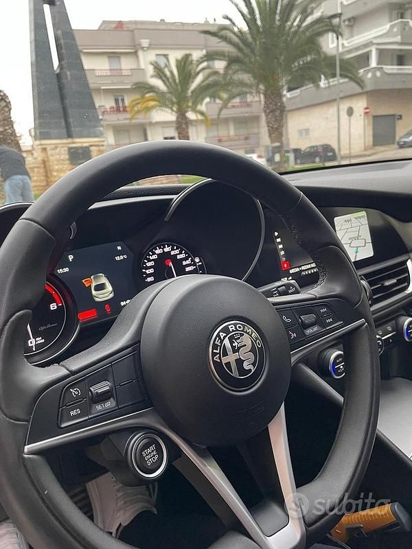 Usata Alfa Romeo Giulia 150 CV (110 kW) 2018 Nero Berlina