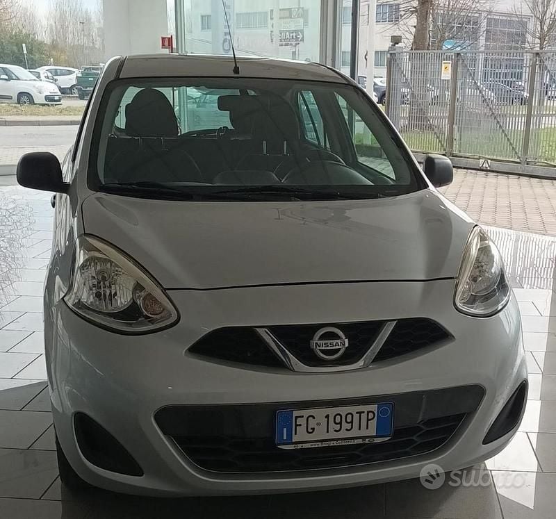Grigio Usata 2016 Nissan Micra Tre volumi | 5950 € (Buon prezzo) - Immagine 1/4