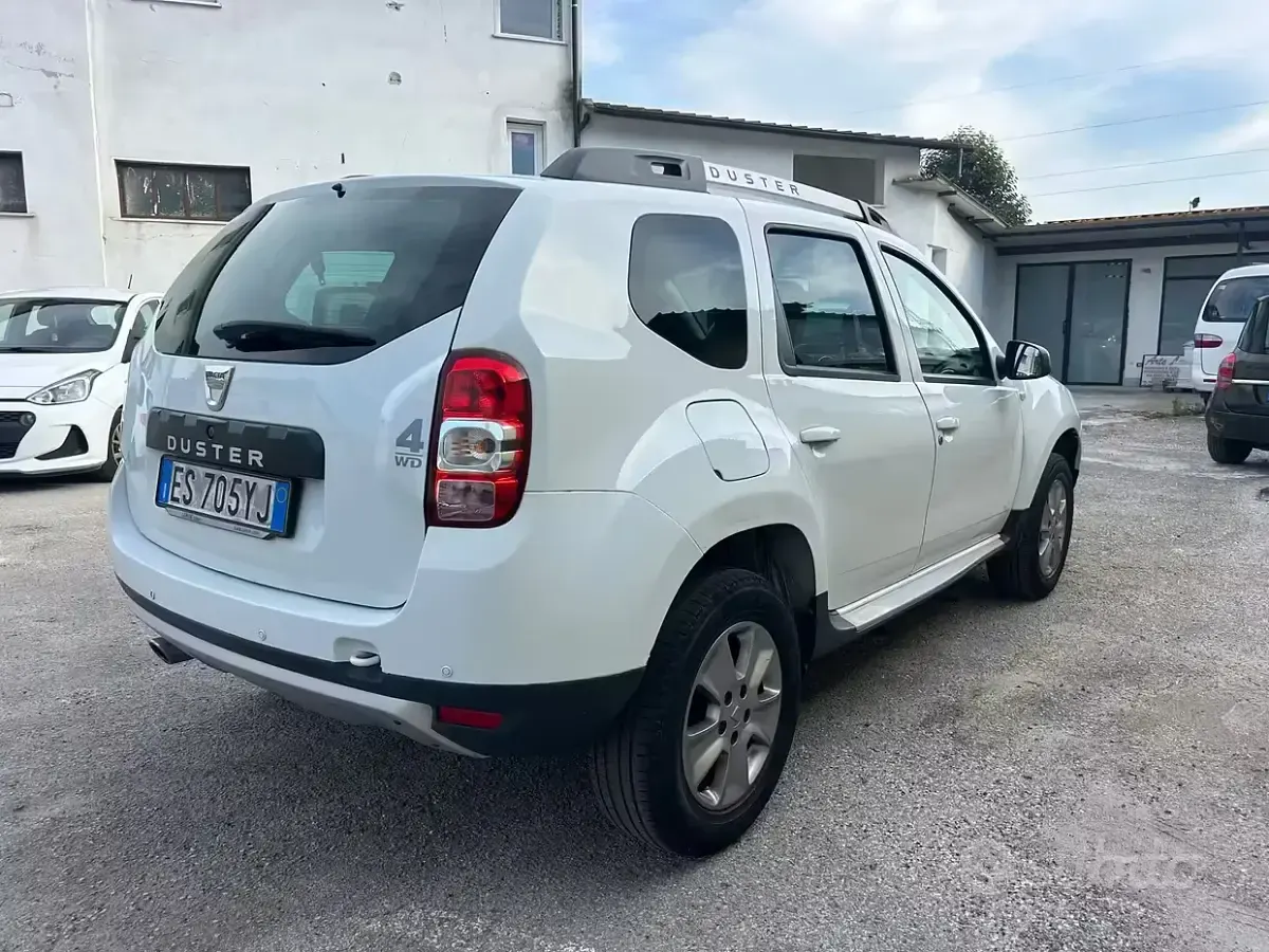 Usata Dacia Duster Lauréate 109 CV (80 kW) 2014 Bianco SUV