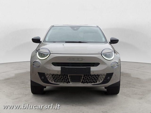 Beige(met.) Usata 2024 Fiat 600 La Prima SUV | 21.690 € (Super prezzo) - Immagine 1/4