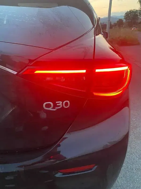 Usata Infiniti Q30 Business 109 CV (80 kW) 2019 Nero Berlina