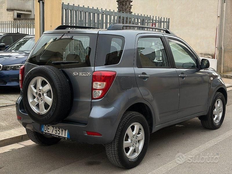 Usata Daihatsu Terios 105 CV (77 kW) 2007 Grigio SUV