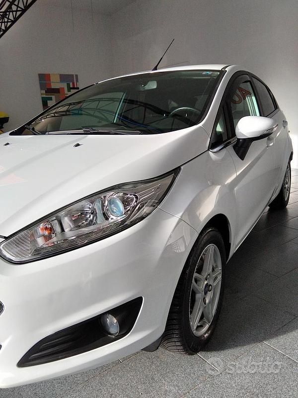 Usata Ford Fiesta Titanium 80 CV (58 kW) 2013 Bianco Berlina