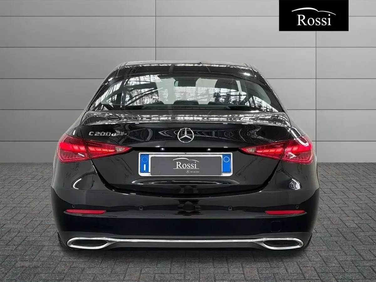 Usata Mercedes C200 163 CV (119 kW) 2023 Nero metallizzato Berlina