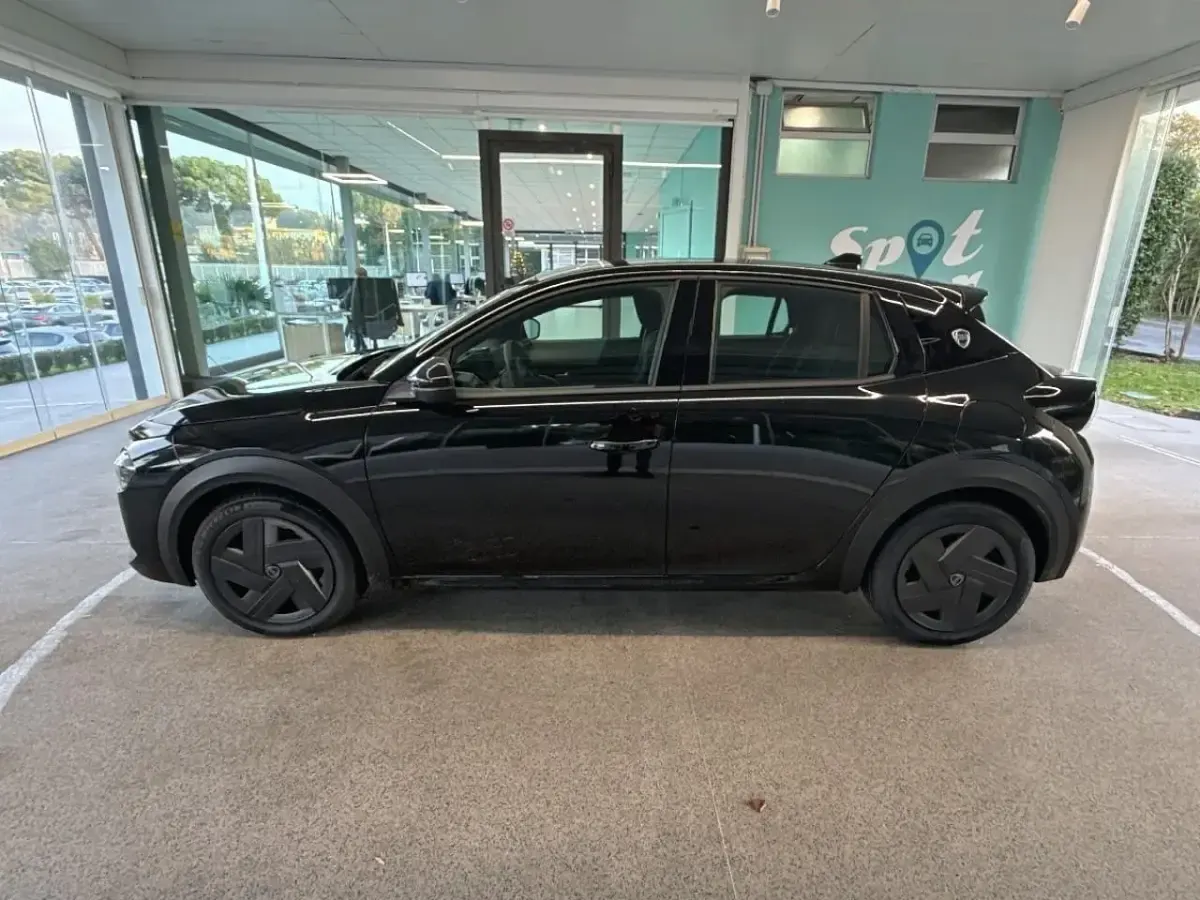 Nuova Lancia Ypsilon 101 CV (74 kW) 2025 Nero Utilitaria