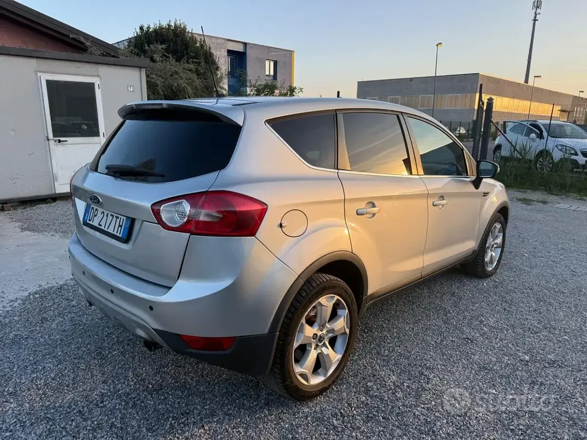 Usado Ford Kuga 136 CV (100 kW) 2008 Gris SUV