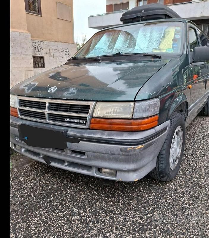 Verde Usata 1994 Chrysler Voyager Monovolume | 2500 € - Immagine 1/4