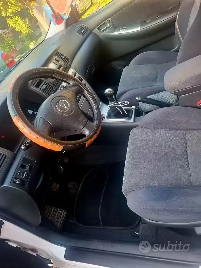Usata Toyota Corolla 110 CV (80 kW) 2002 Berlina