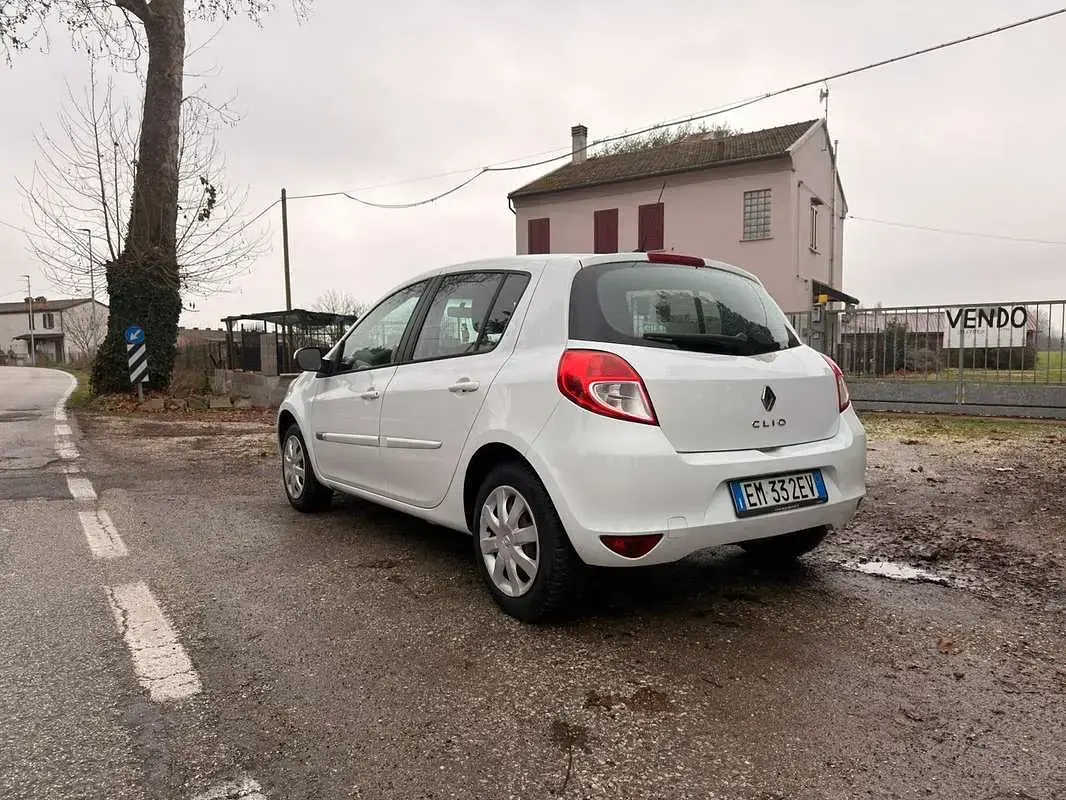 Second-hand Renault Clio IV Dynamique 75 CP (55 kW) 2012 Alb Hatchback