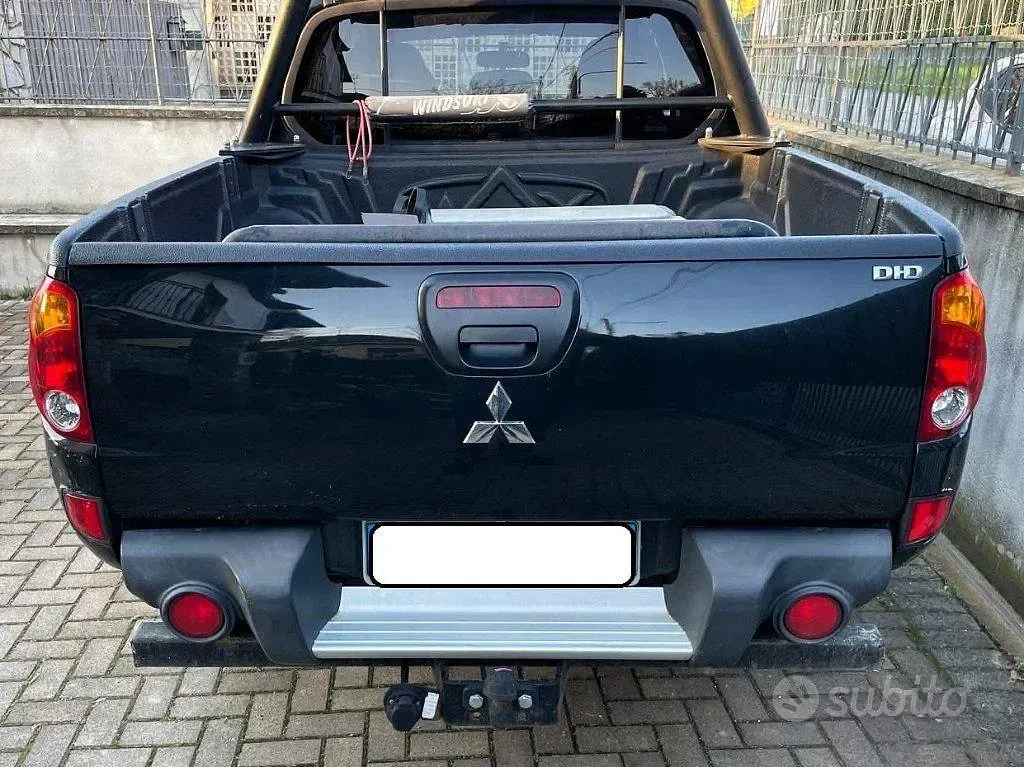 Usata Mitsubishi L200 Intense 136 CV (100 kW) 2006 Nero Pick-up