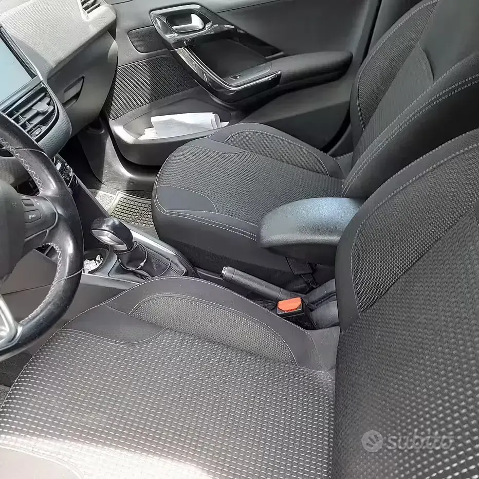 Usata Peugeot 208 Allure 75 CV (55 kW) 2017 Bianco Utilitaria
