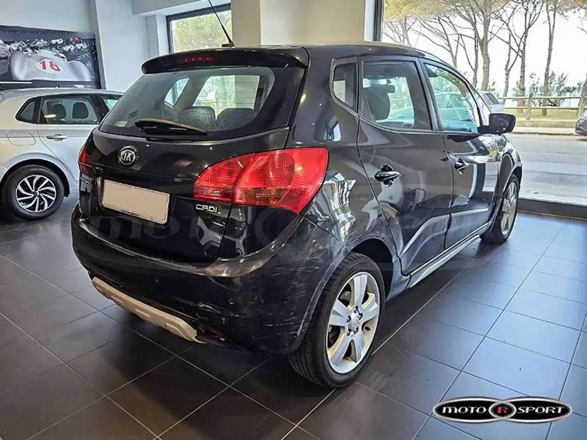 Usata Kia Venga 90 CV (66 kW) 2015 Nero Utilitaria