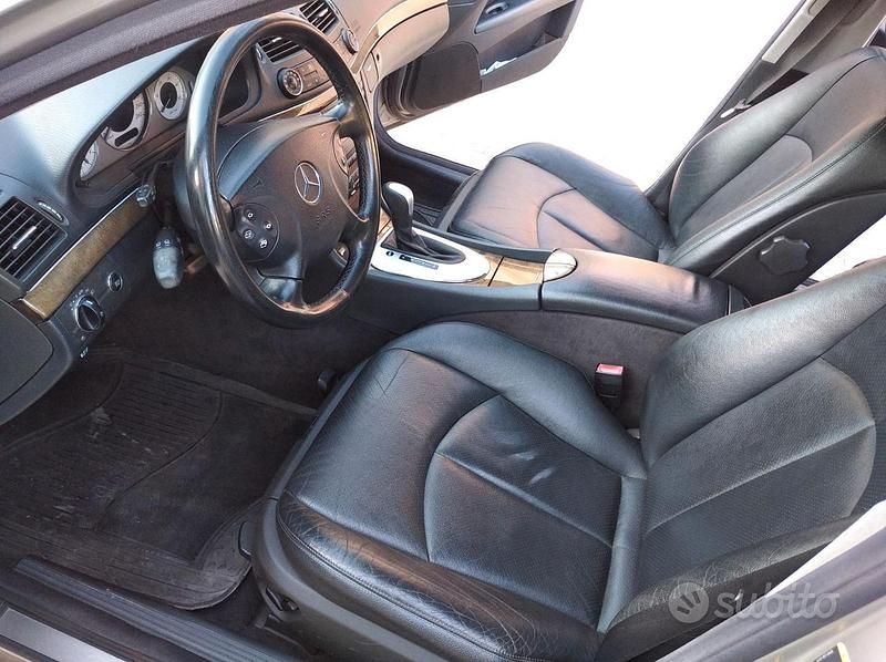 Usata Mercedes E270 Avantgarde 177 CV (130 kW) 2002 Grigio Berlina